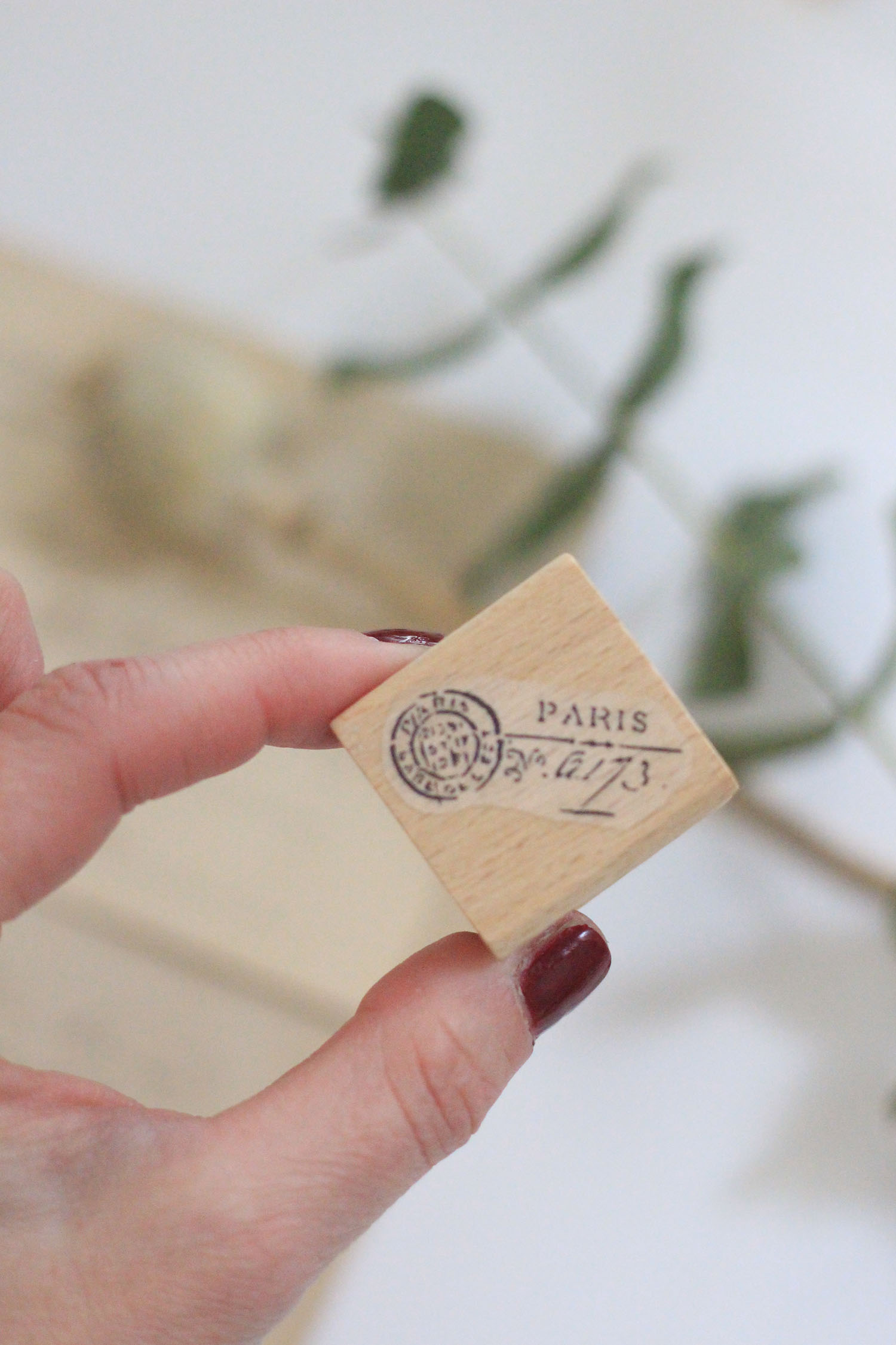 sello-paris-postcard-02